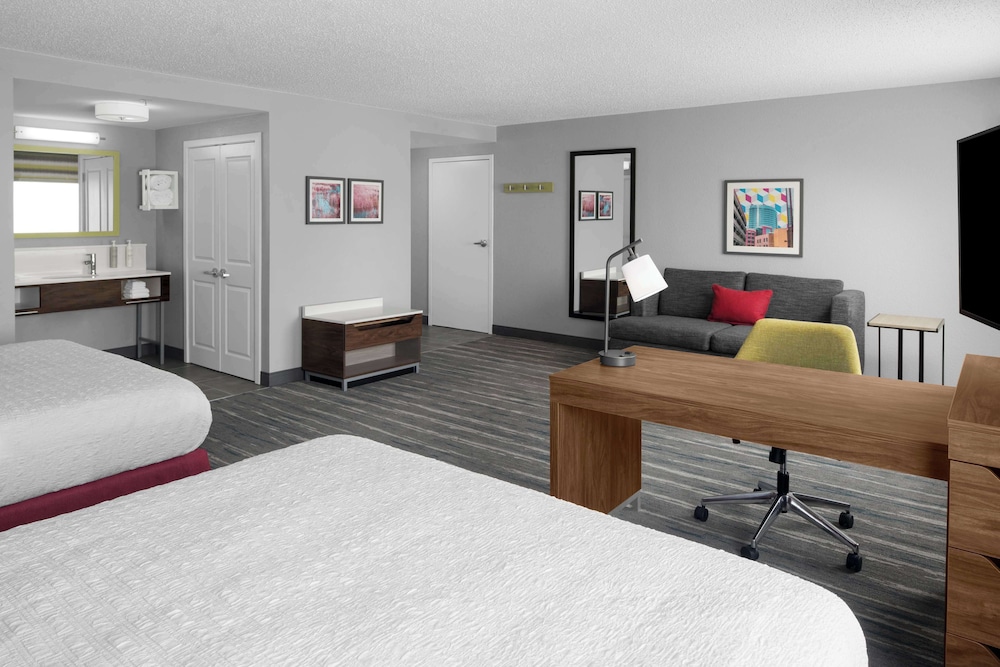 Hampton Inn & Suites Grand Rapids Airport 28th St - photo 12