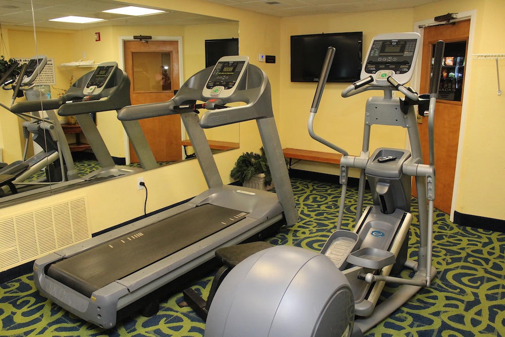 Ocean Sands Resort Oceanfront Virginia Beach by Vacatia - photo 27