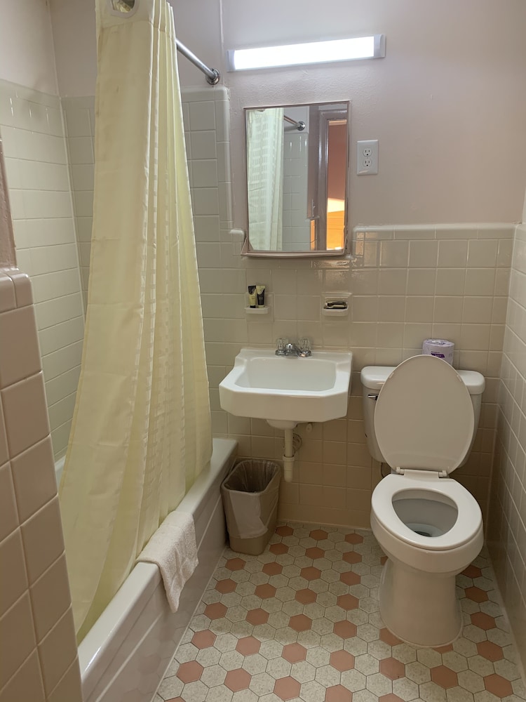 Towne Inn - photo 18