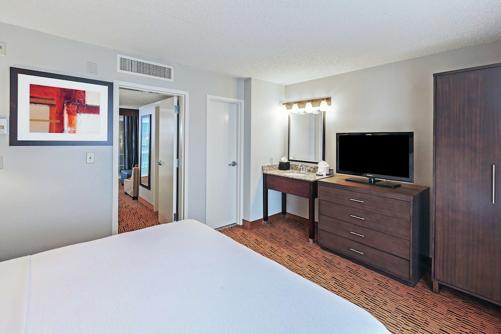 Embassy Suites by Hilton Dallas Market Center - photo 15