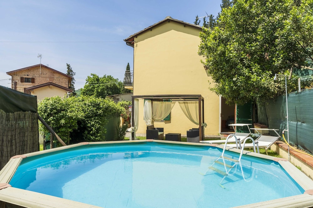 Camaiore House With Pool La Casa Dei Ricci — 4-Star Luxury Hotel in Camaiore, Italy