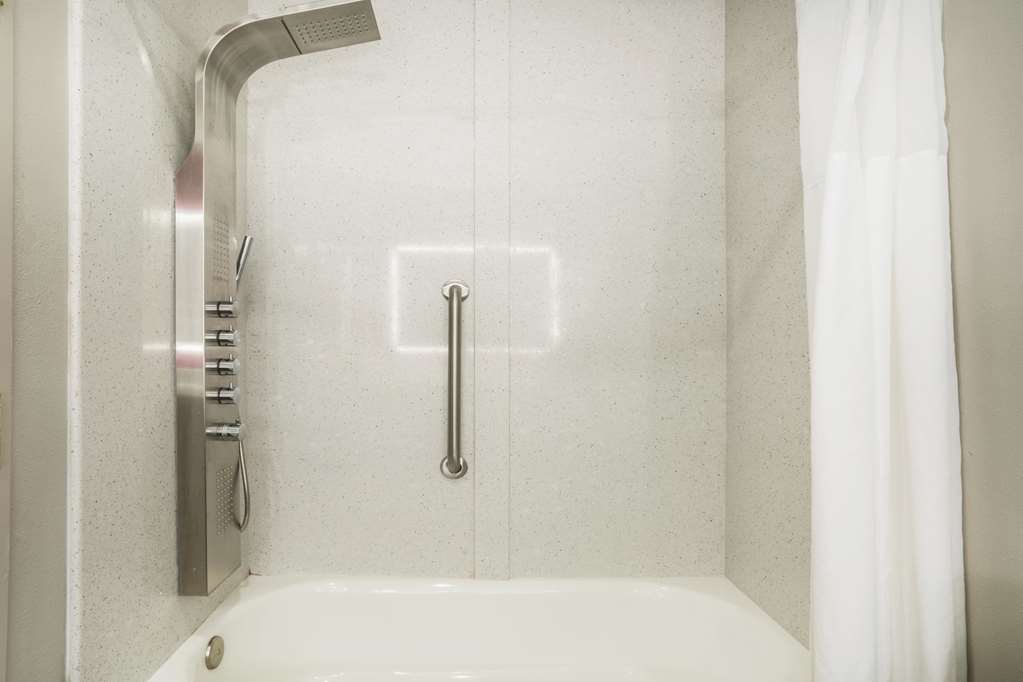 La Quinta Inn & Suites by Wyndham Chattanooga North Hixson - photo 9