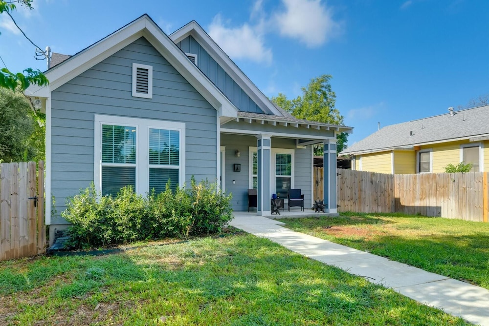 Centrally Located Stunning 3BR 2BA Near Downtown in San Antonio, United States