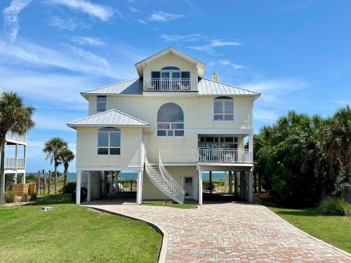 Amelia Beachfront Private Pool Pet Friendly Game Room — hotel in Eastpoint