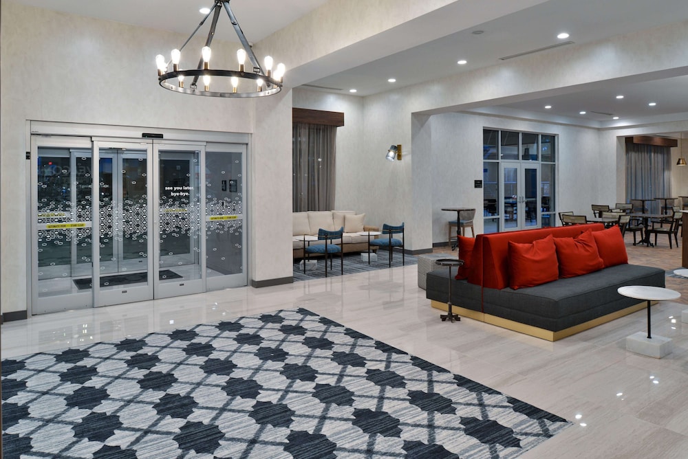 Hampton Inn & Suites Greensboro Downtown - photo 2