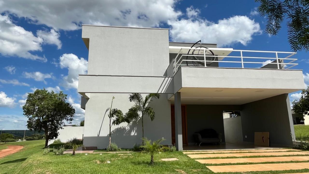Casa de Campo Na Represa Rivieira de Santa Cristina III — 4-Star Luxury Hotel in Itai, Brasil