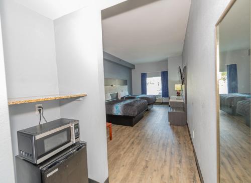 Jamestown inn & Suites - photo 37