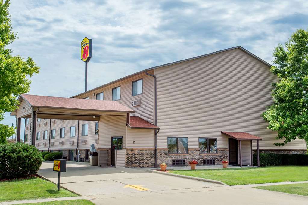 Super 8 by Wyndham Normal Bloomington - featured photo