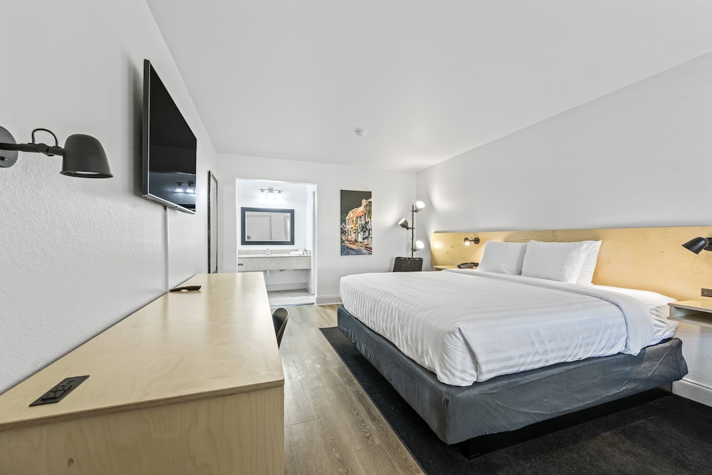 Creekside Lands Inn - photo 2