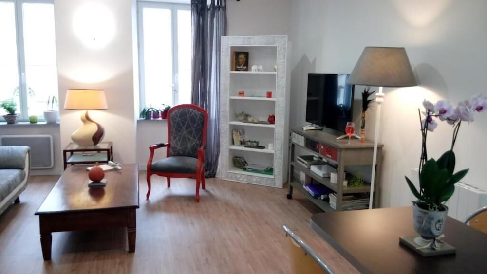 Les Chambres Hautes d'Anastasia — 4-Star Luxury Hotel in Rodez, France