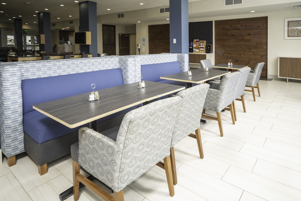 Holiday Inn Express & Suites Rock Hill by IHG - photo 57
