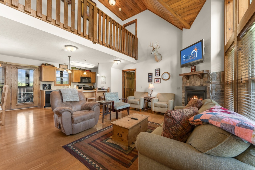 Lazy JC Lodge lodge — 4-Star Luxury Hotel in Shell Knob, United States