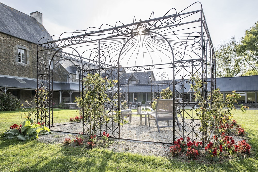 Hotel de l Abbaye Le Tronchet Saint Malo pet-friendly hotel Chateauneuf-D'ille-Et-Vilaine