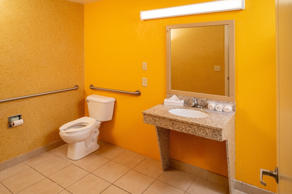 Holiday Inn Express Hotel & Suites Hazard by IHG - photo 17