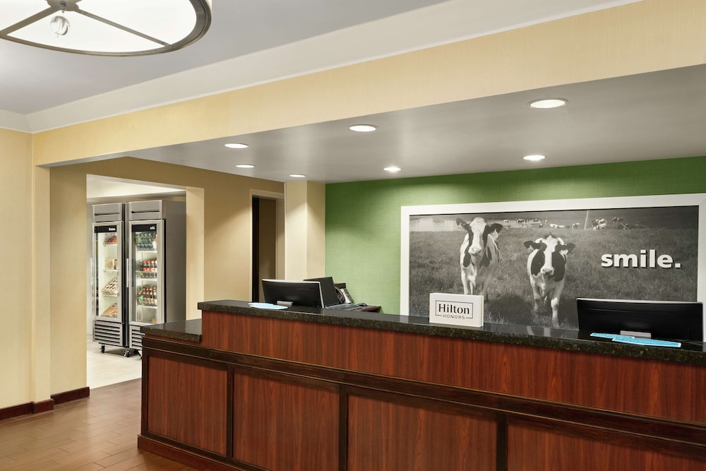 Hampton Inn Portland Airport - photo 6