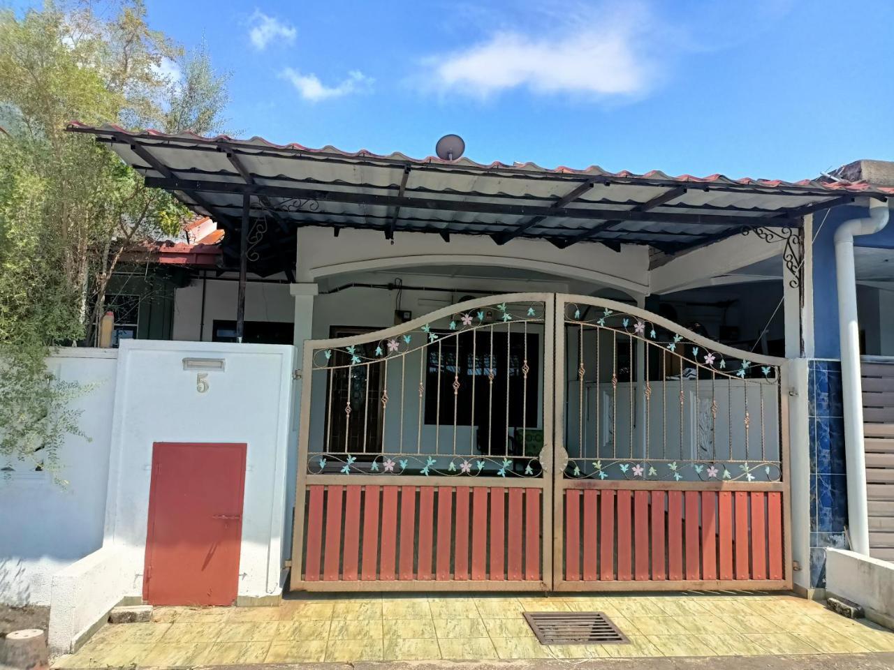 Leeza Homestay — 4-Star Luxury Hotel in Kuantan, Malaysia
