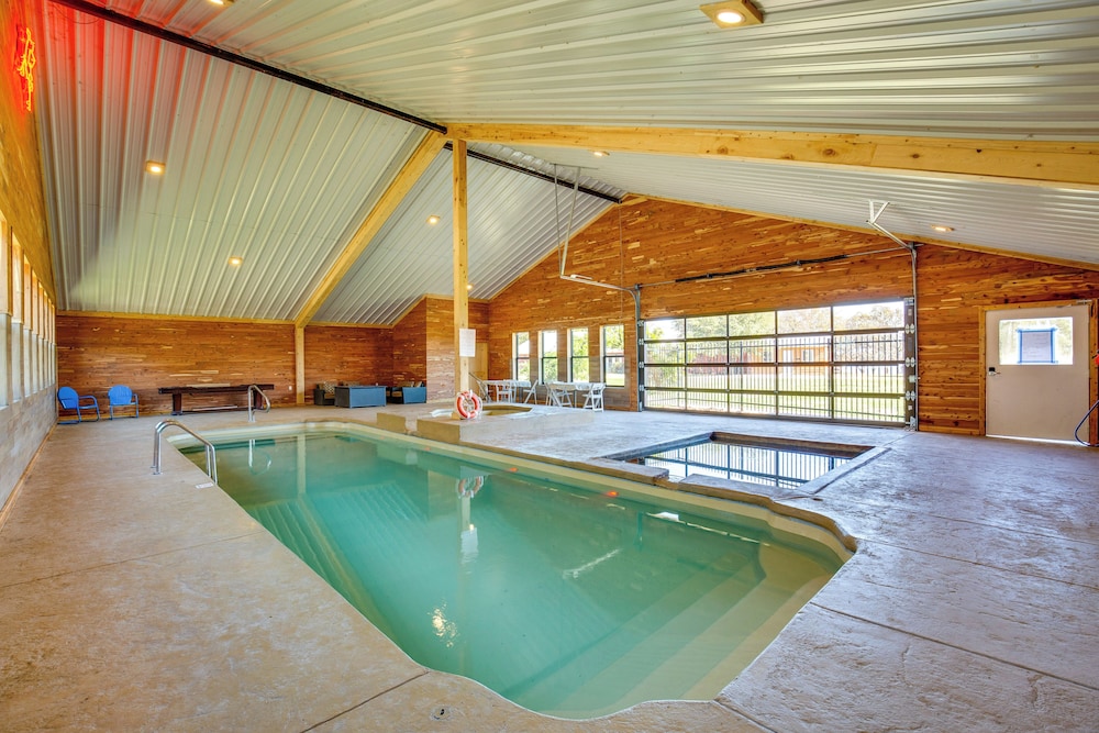 Lakefront Texas Gem w Indoor Pool & Water Access pet-friendly hotel Quinlan