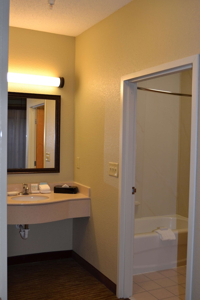 Hampton Inn & Suites Kalamazoo Oshtemo - photo 28