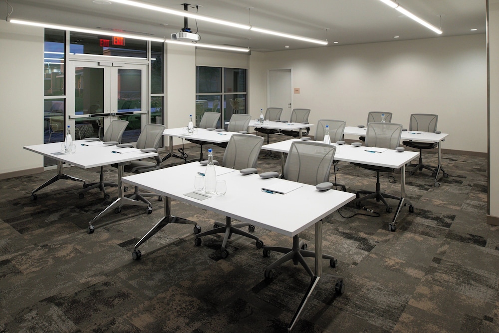 Element Overland Park - photo 28