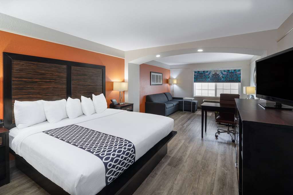 La Quinta Inn & Suites by Wyndham Prattville - photo 47