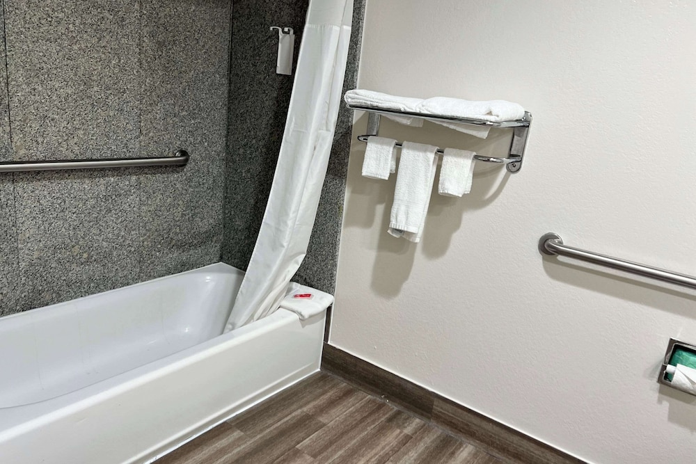 Econo Lodge Beaumont I 10 South - photo 11