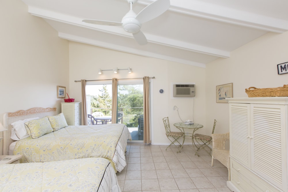 Driftwood Resort - photo 8