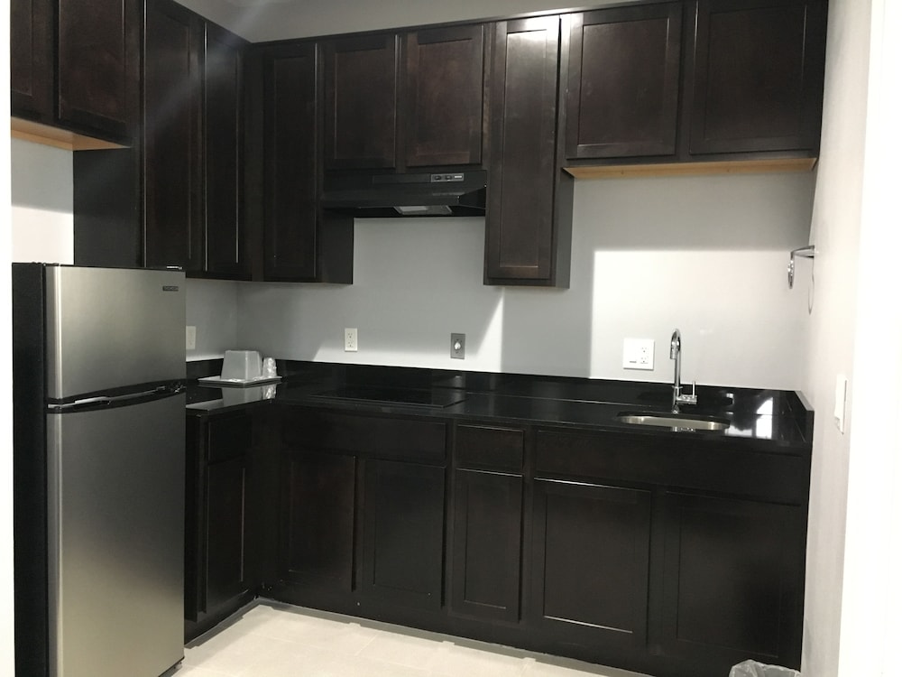 Platinum Inn and Suites - photo 10