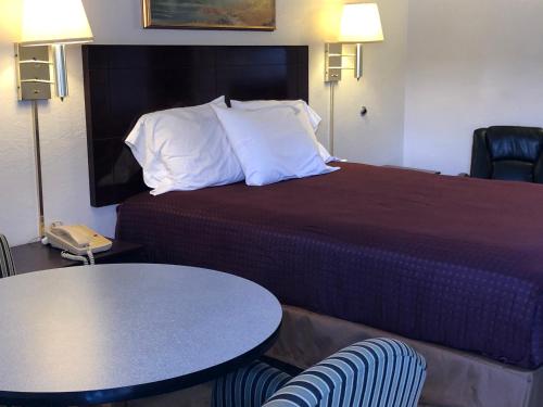 Economy Inn - photo 3