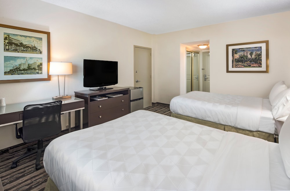 Holiday Inn Port of Miami Downtown Hotel - photo 23
