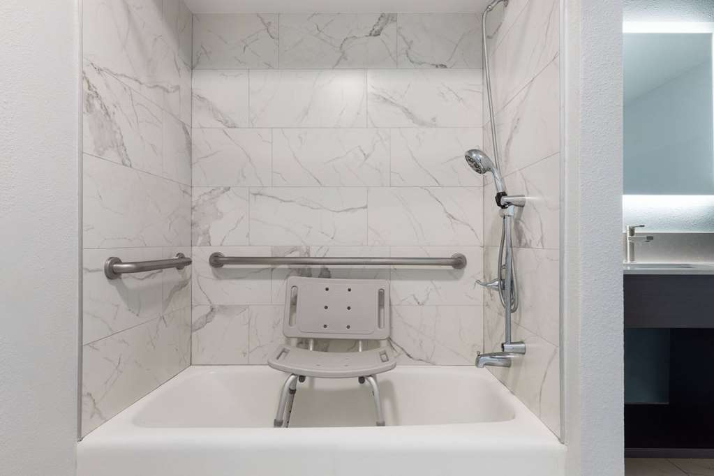 Travelodge by Wyndham Lemoore Near Naval Air Station - photo 2