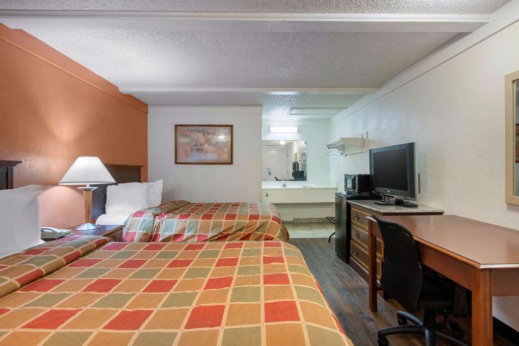 Rodeway Inn Auburn Hills Detroit - photo 12