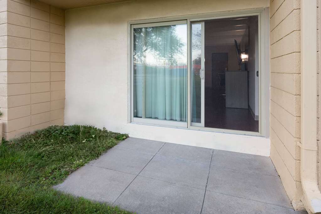 Baymont by Wyndham Bay City - photo 11