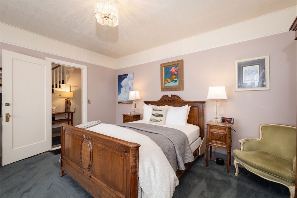 Nantucket Whale Inn - photo 26