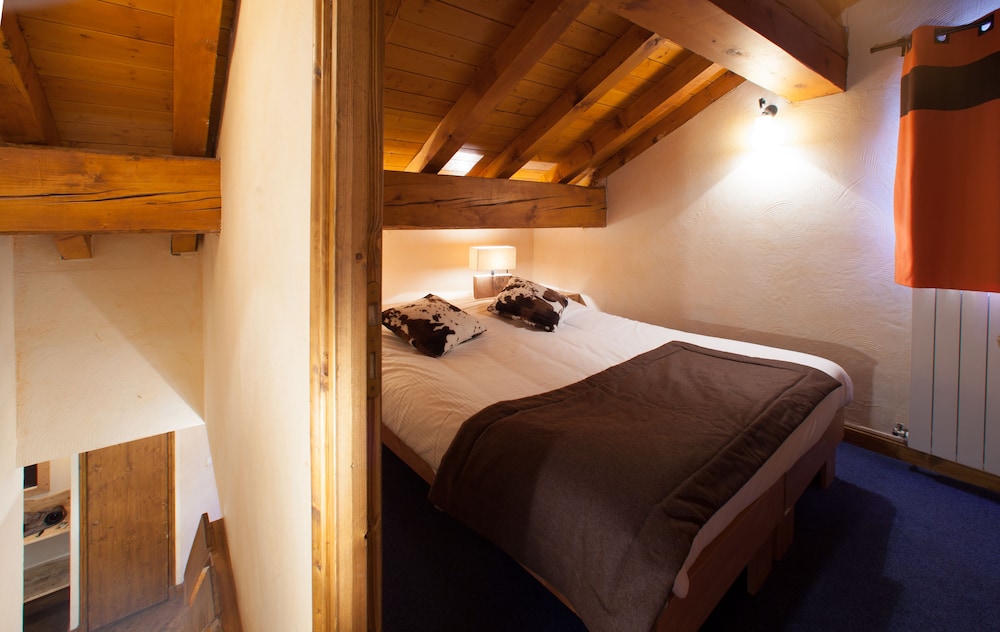 Chalet Montana Planton — 4-Star Luxury Hotel in Tignes, France
