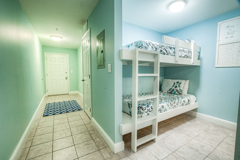 Laketown Wharf Resort by Aneliya's Rentals - photo 111