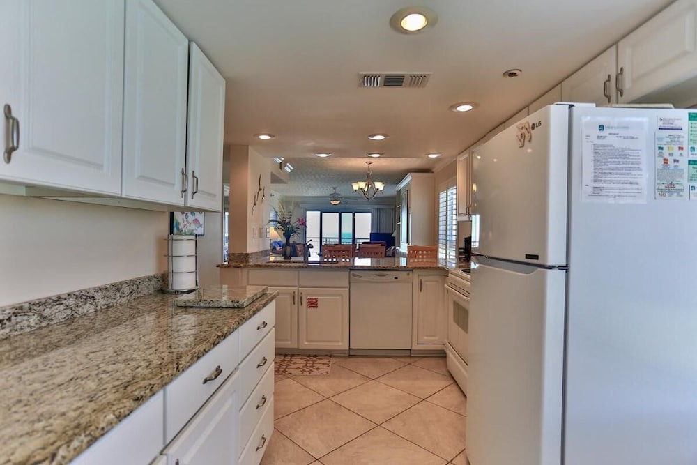 Destin Towers 143 Beach Front 2BR - photo 13