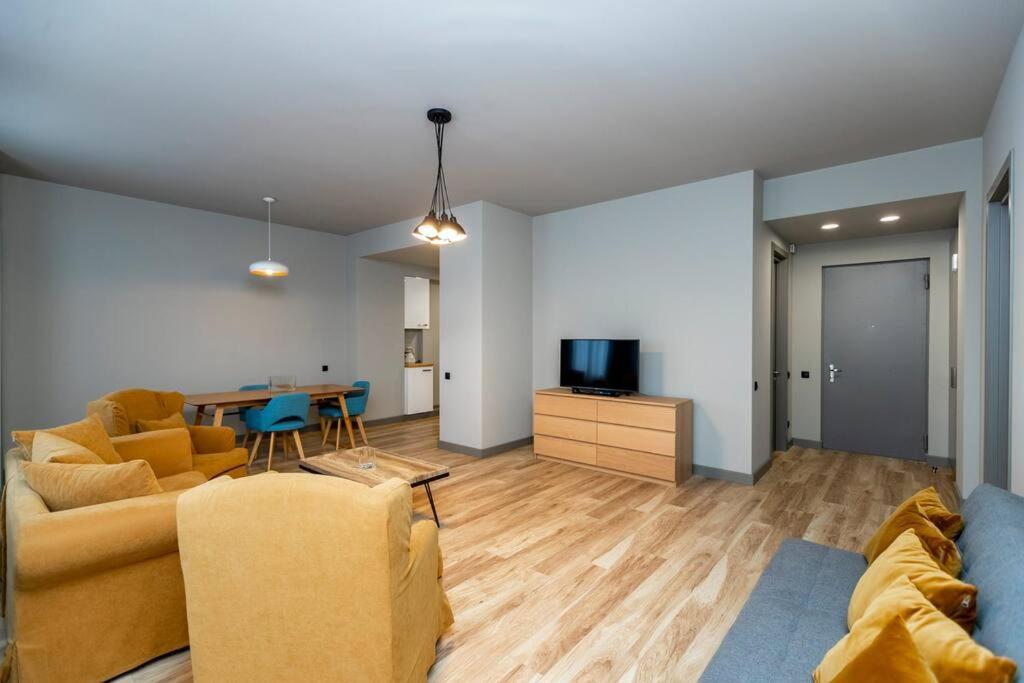Comfortable 1BR Apartment in Central Vake by Wehost