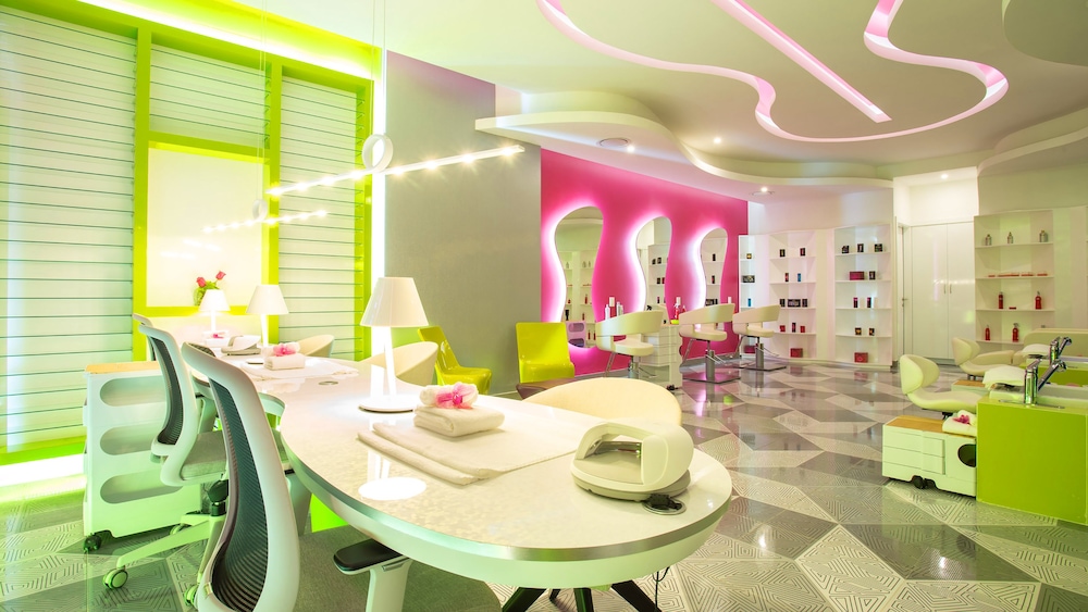 Nail salon