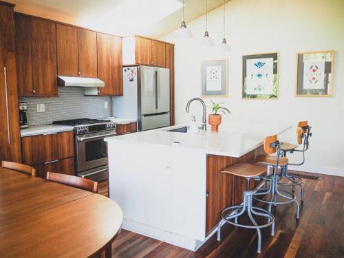 Fenced Yard Walkable Parking - last minute hotel in Portland