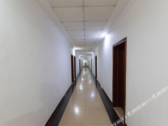 Zhongyao Road Baiyun Hotel Xuchang — Jianshe