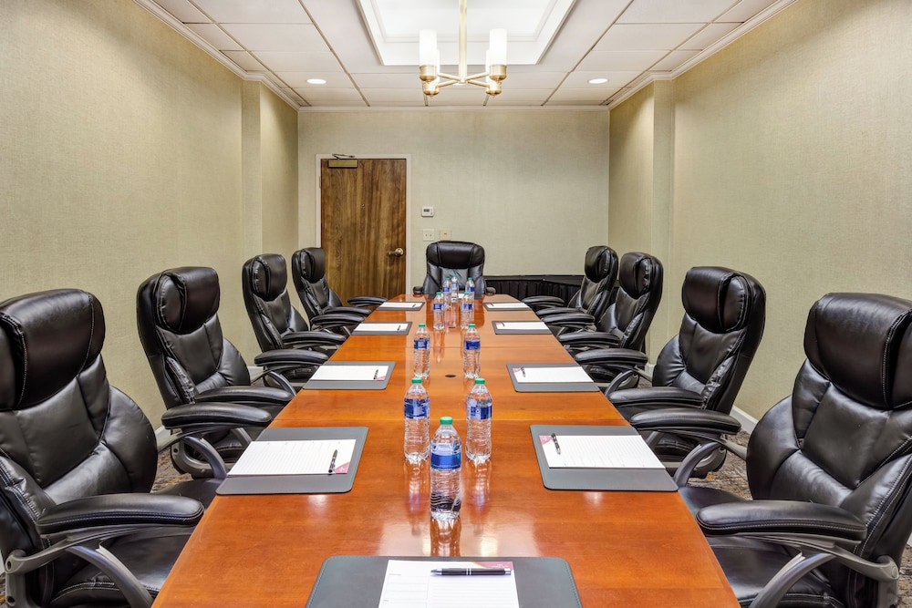 Crowne Plaza Dulles Airport by IHG - photo 110