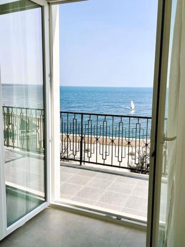 L'Ancora appartamenti 3 — 4-Star Luxury Hotel in Giovinazzo, Italy