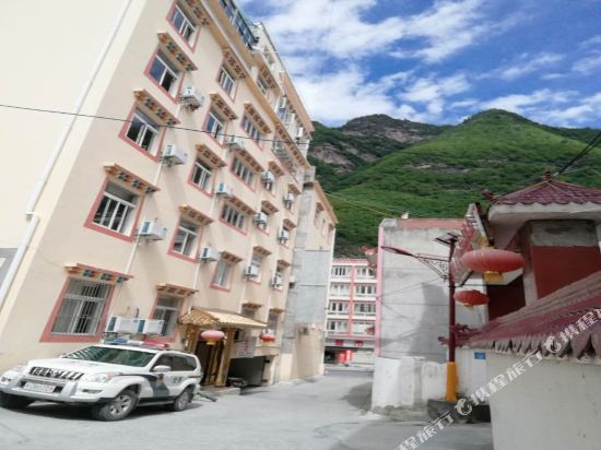 Jinlong Hotel Heishui — hotel in Luhua