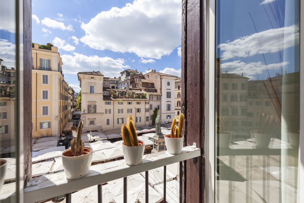 Campo dei Fiori Luxury Gold — 4-Star Luxury Hotel in Rome, Italy