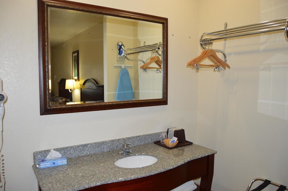 HiWay Inn Express Kiowa Hwy 69 - photo 8