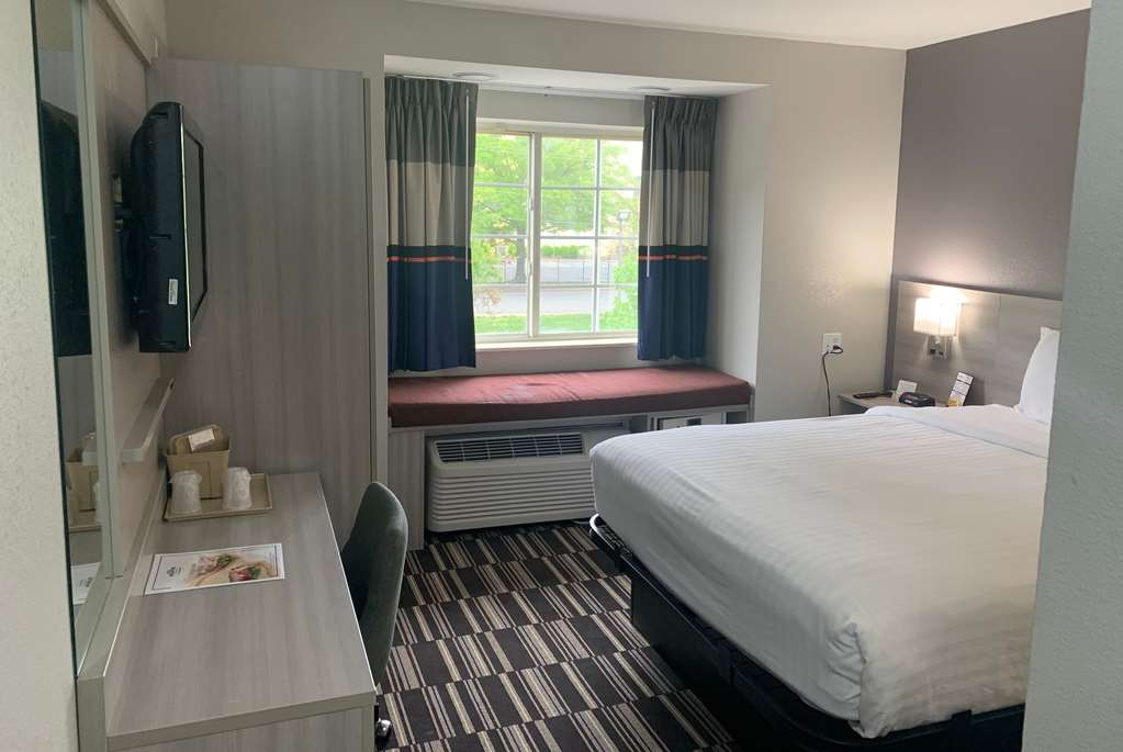 Microtel Inn by Wyndham Charlotte Airport - photo 4