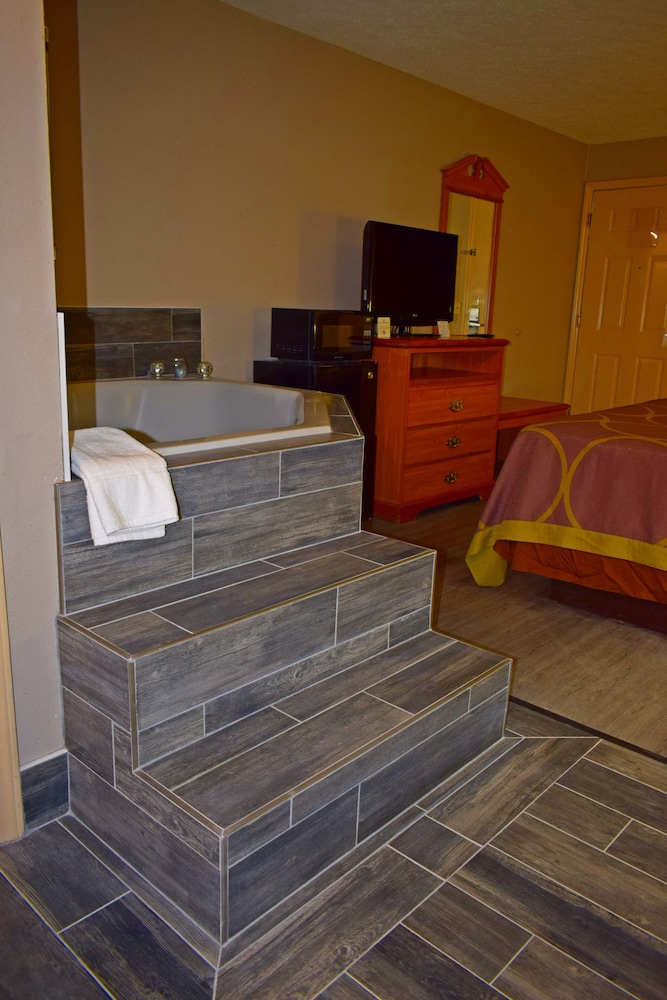 Super 8 by Wyndham Fort Chiswell Wytheville Area - photo 13