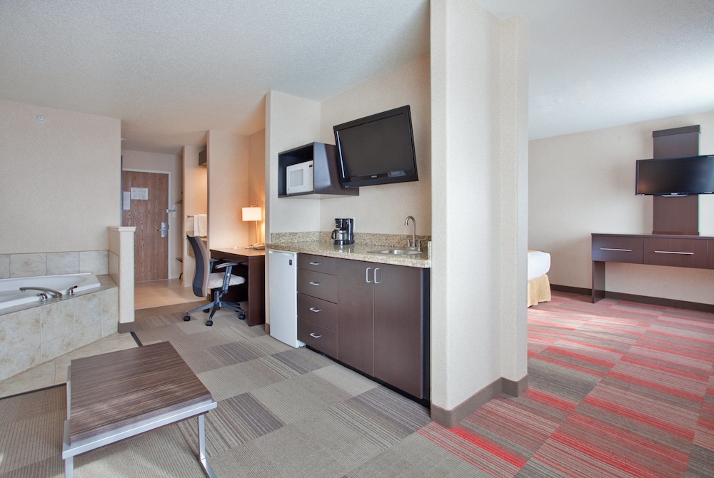 Holiday Inn Express Hotel & Suites Beatrice by IHG - photo 13