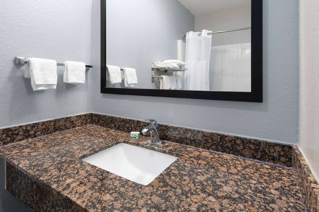 AmericInn by Wyndham Grinnell - photo 23