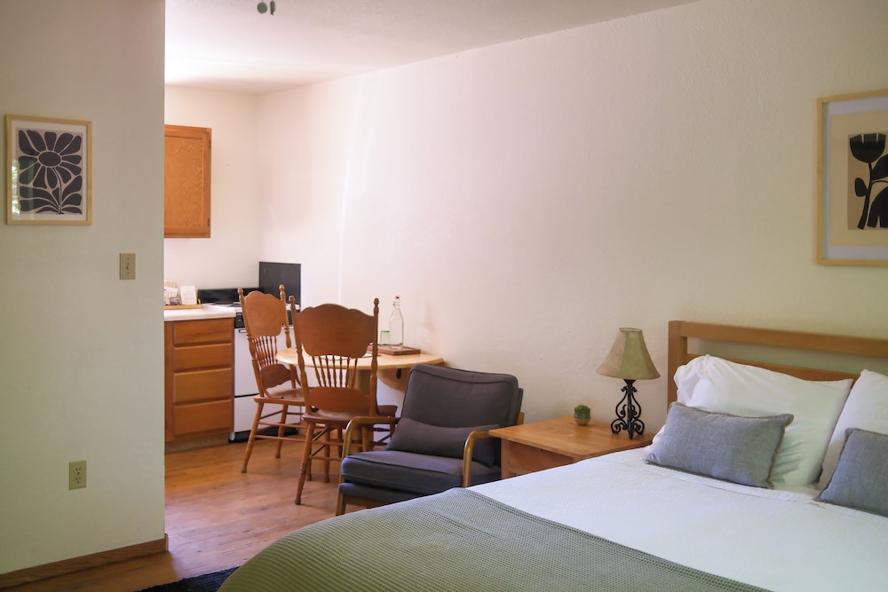 Rocky Mountain Inn - photo 24